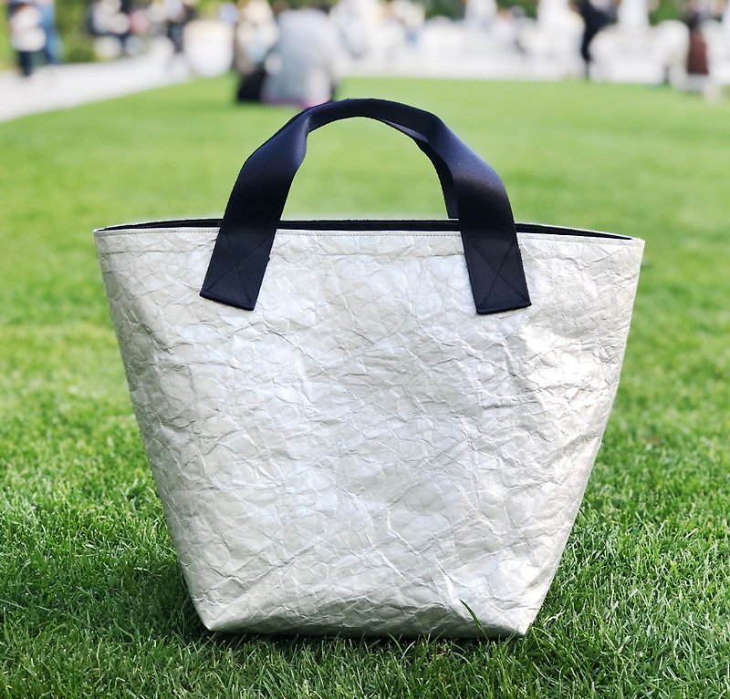 [Tokyo] Special material ecological tote bag silver×navy handle/ M wide - Handbags & Totes - Waterproof Material Silver