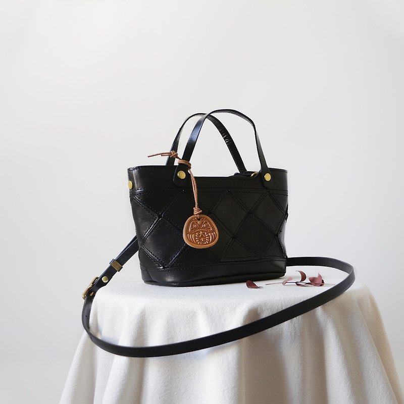 Cowhide shoulder bag Crossbody mini bag 2Way smartphone case black - Messenger Bags & Sling Bags - Genuine Leather Black