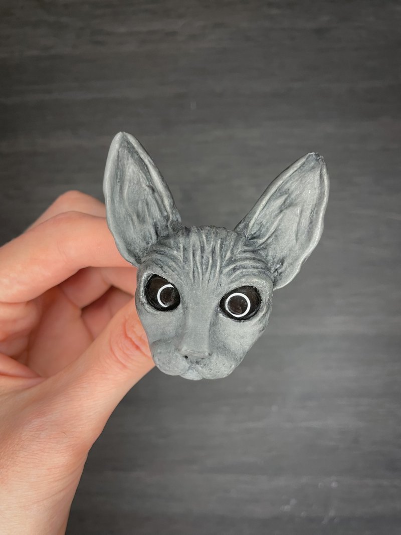 Brooch. Sphynx cat brooch. - 胸針 - 黏土 