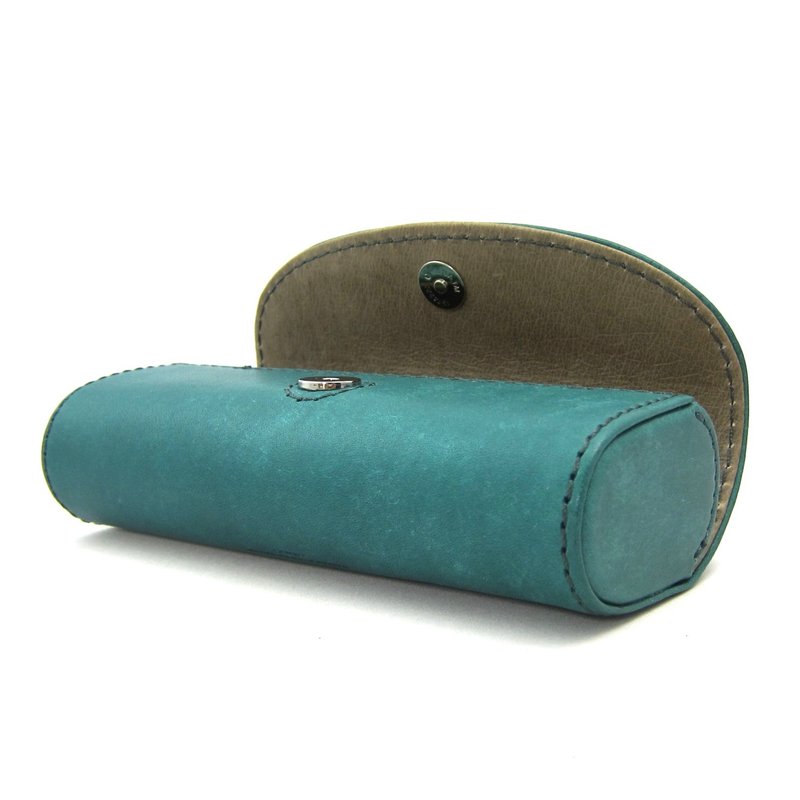 Glasses case, eyeglass case, sunglasses, reading glasses, hard case, durable, large, hard, nose stand, magnet, genuine leather, oil, buff, made in Italy, veal leather - กล่องแว่น - หนังแท้ สีเขียว