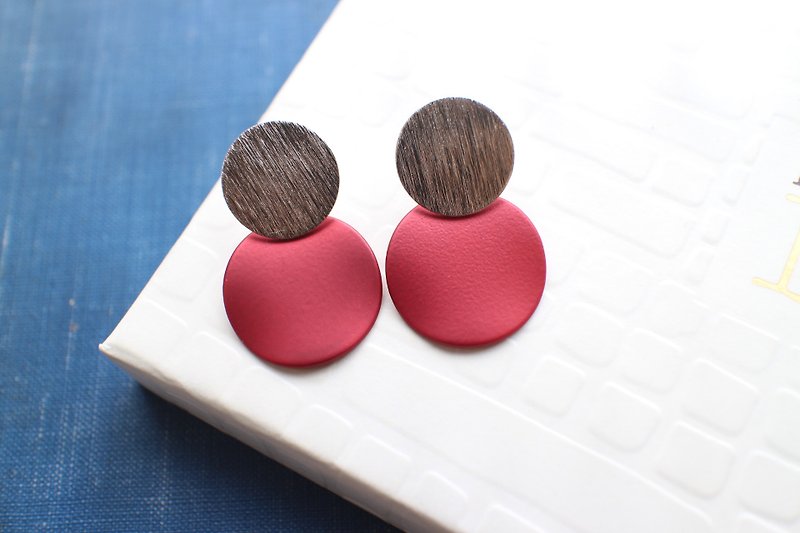 A little red- Brass earrings - ต่างหู - โลหะ สีแดง