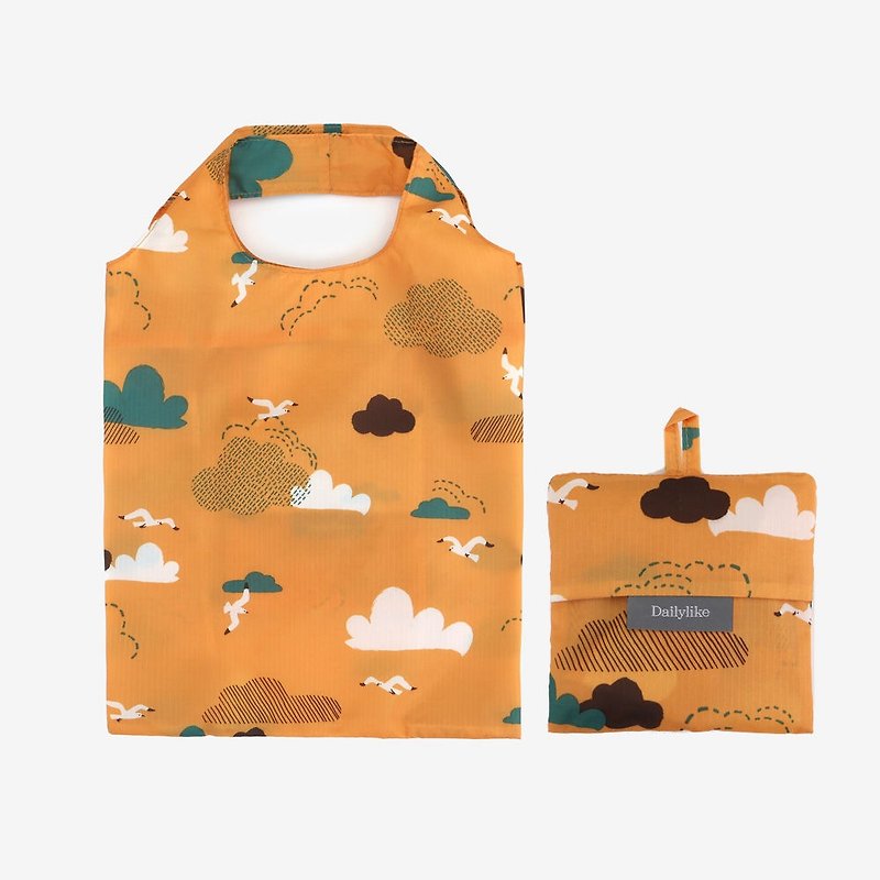 Folding pocket shopping bag S-07 clouds, E2D15961 - กระเป๋าถือ - เส้นใยสังเคราะห์ สีส้ม