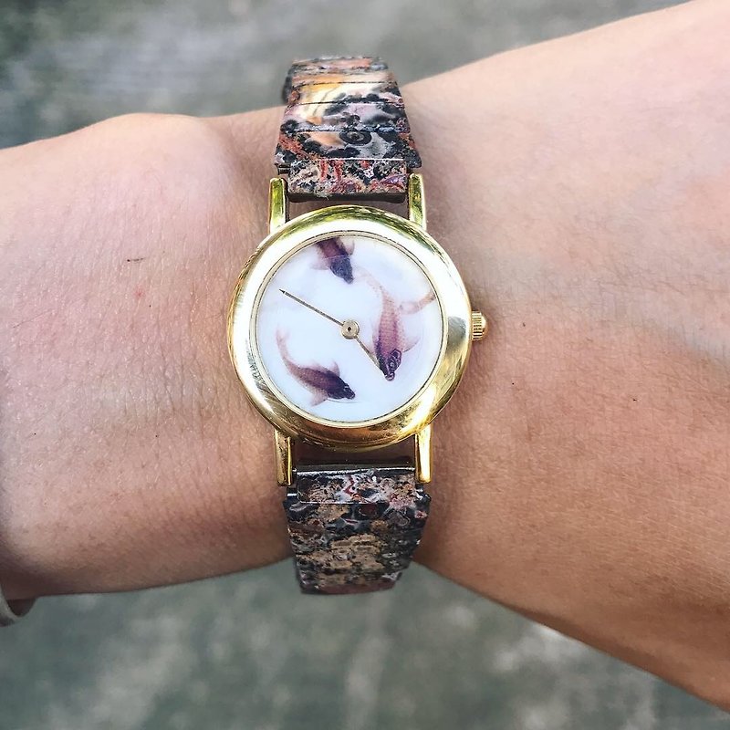 [Lost and find] Cute moving fish ink-style turquoise leopard Stone watch - นาฬิกาผู้หญิง - เครื่องเพชรพลอย ขาว