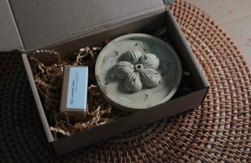 British environmentally friendly materials-Sakura diffuser/incense insert tray with diffuser liquid - น้ำหอม - วัสดุอีโค 