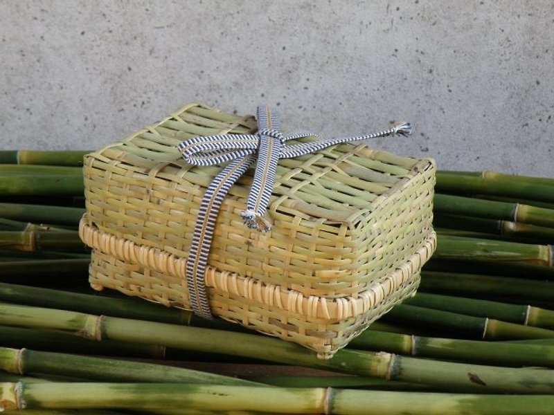 Root bend bamboo lunch basket tea basket Hokkaido - Small Plates & Saucers - Bamboo Green