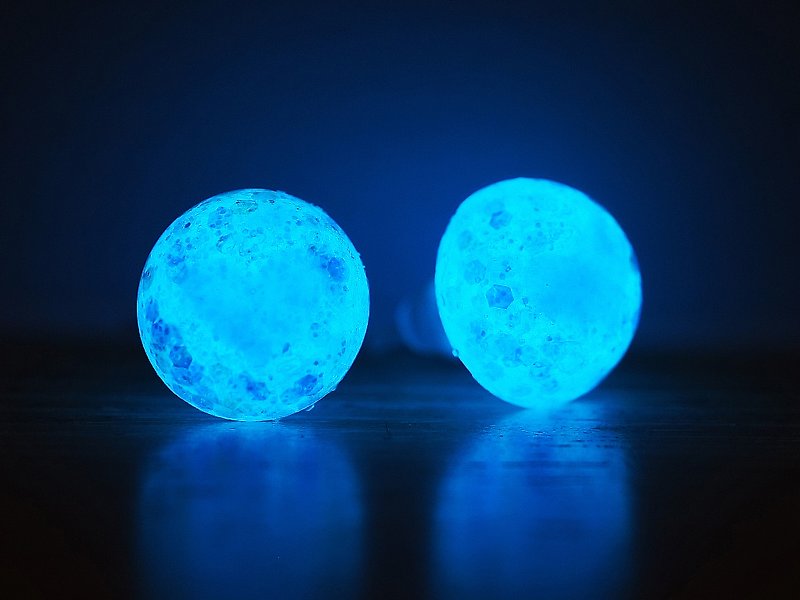 果凍糖寶石藍~夜光藍((醫療防過敏耳針)) - 耳環/耳夾 - 其他材質 藍色