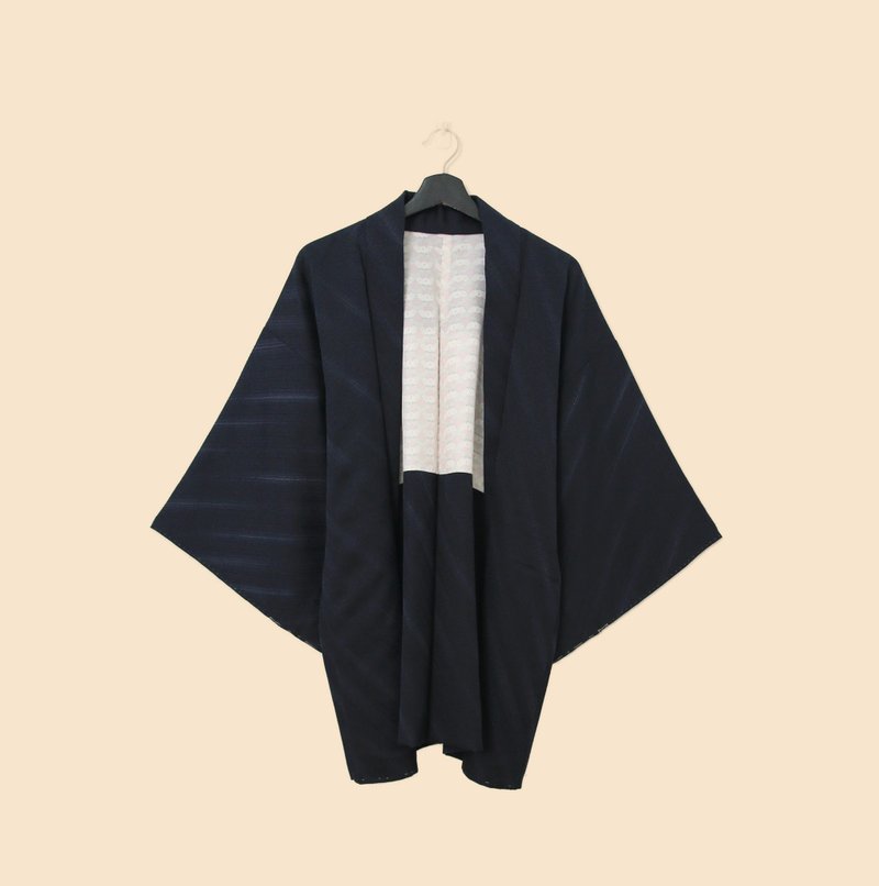 Back to Green-Japan brings back Haori dark blue and black lines/vintage kimono - เสื้อแจ็คเก็ต - ผ้าไหม 