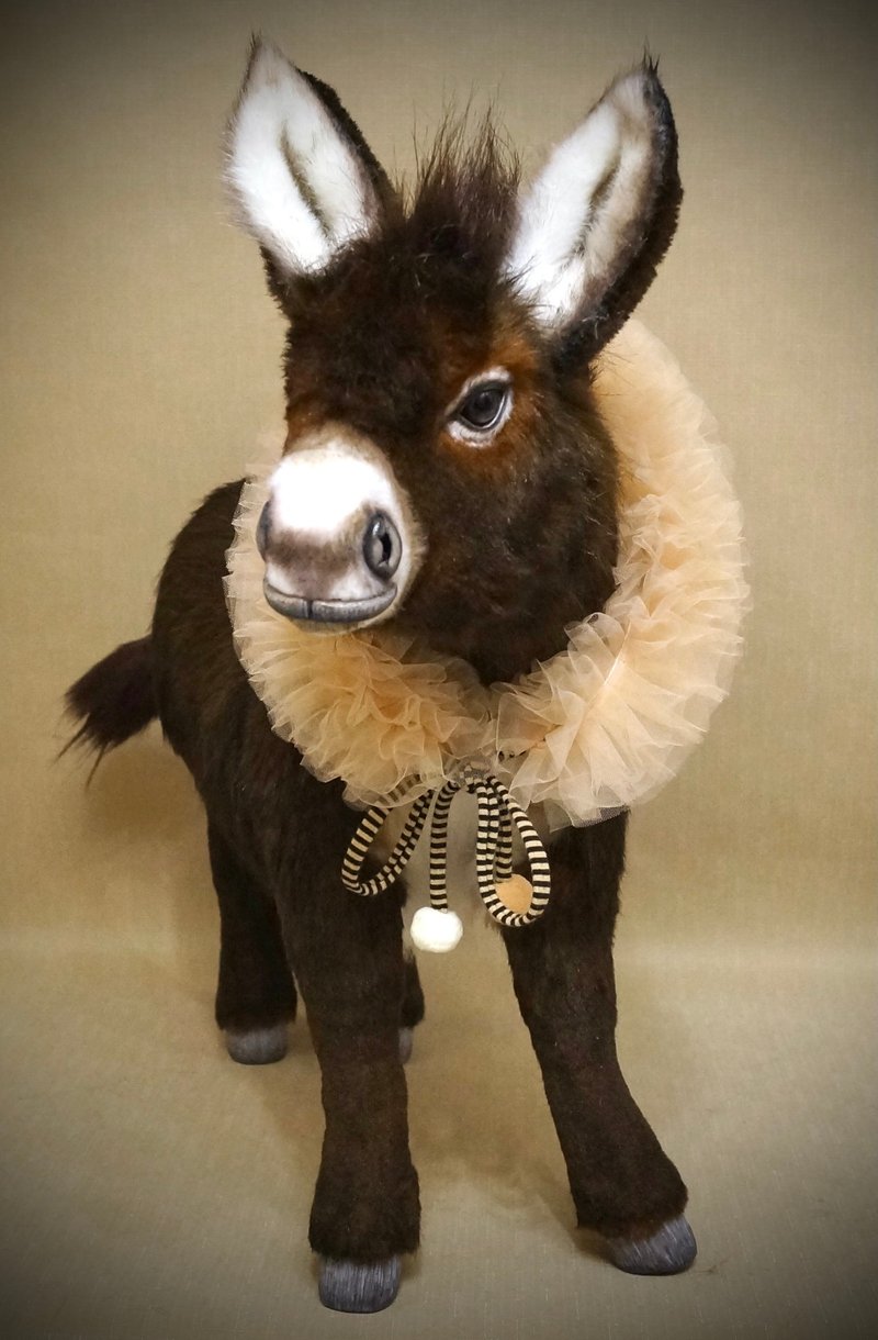 Made to order. Custom donkey. Stuffed plush toy donkey. Poseable OOAK creation. - 公仔/玩偶 - 其他材質 咖啡色