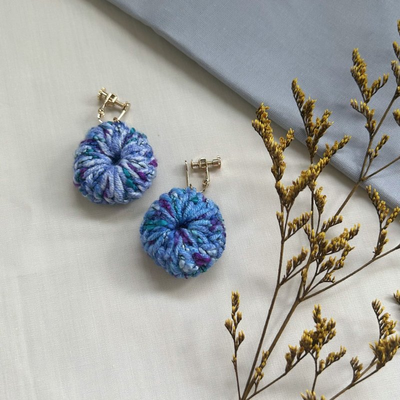 Earrings - The language of blue and purple flowers in the drizzle - Braided earrings (ear needles/ Clip-On) - ต่างหู - วัสดุอื่นๆ สีน้ำเงิน