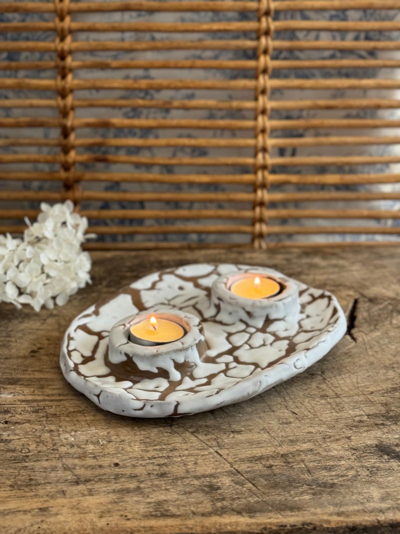 40053-Charming flowing white glaze candle holder pottery plate - เทียน/เชิงเทียน - ดินเผา 