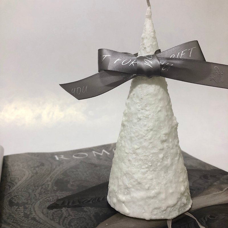 積雪的樹 造型蠟燭 雪花設計蠟燭 無香味 - 香薰蠟燭/燭台 - 蠟 白色
