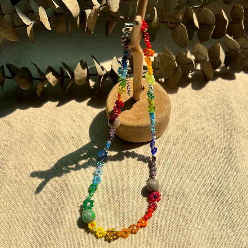 zi2.rennt beads | SRSH | beaded flower necklace handmade clavicle rainbow necklace - สร้อยคอ - แก้ว หลากหลายสี