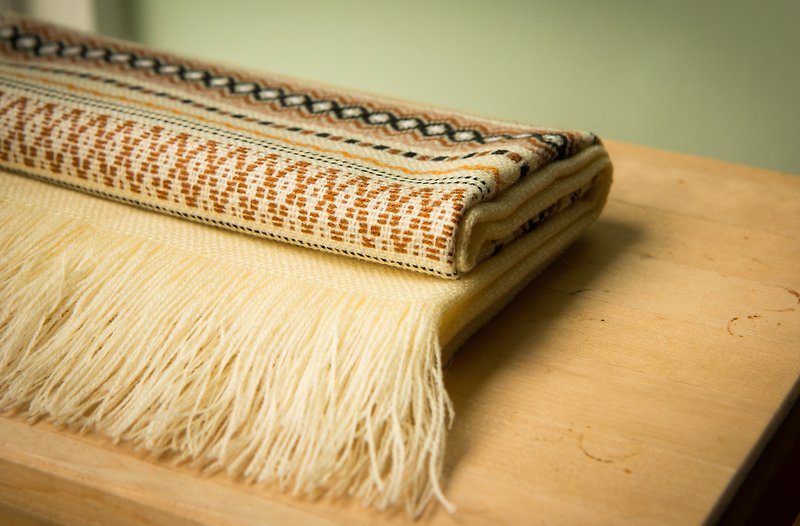 South America Indian Handmade Shawl Beige - ผ้าพันคอถัก - วัสดุอื่นๆ 