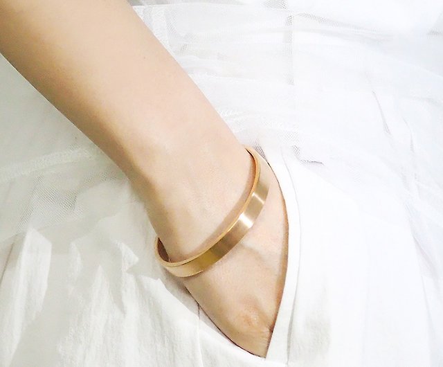 THE LAYERS Personalised Name Matte bracelet 18K Rose Gold Minimal Bangle -  Shop The Layers Bracelets - Pinkoi