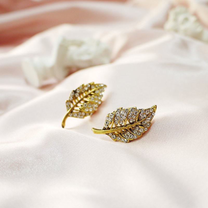 Paris romantic fall leaf earrings - ต่างหู - โลหะ ขาว
