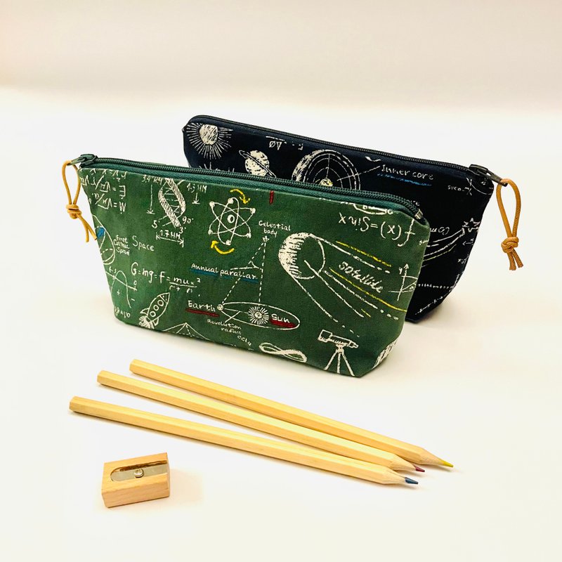 Science time. You can put your phone as a pencil case. Inside bag. Japanese cloth - กระเป๋าเครื่องสำอาง - ผ้าฝ้าย/ผ้าลินิน สีเขียว