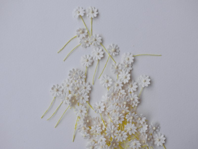 paper flower, 100 pcs. small daisy DIY paper, size 1.00 cm., yarn, white color - 其他 - 紙 白色