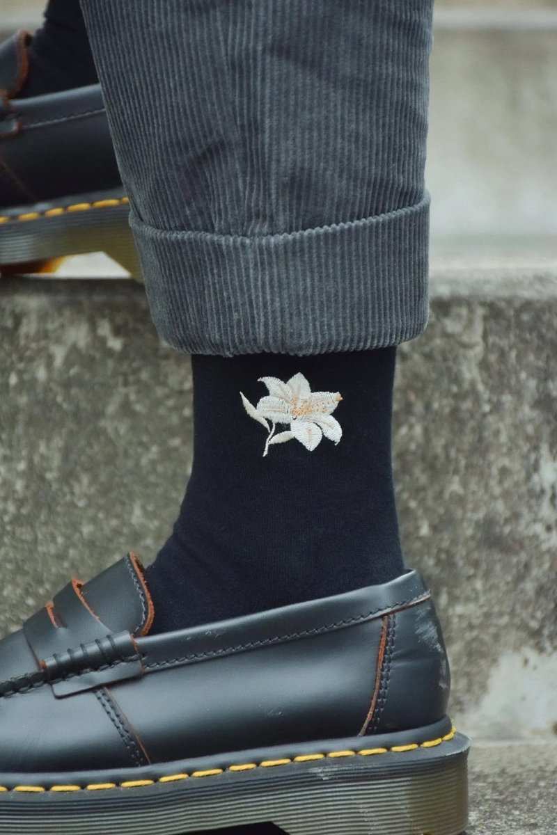 秋冬 刺繡百合 透氣吸汗毛巾襪子 - 其他 - 棉．麻 黑色