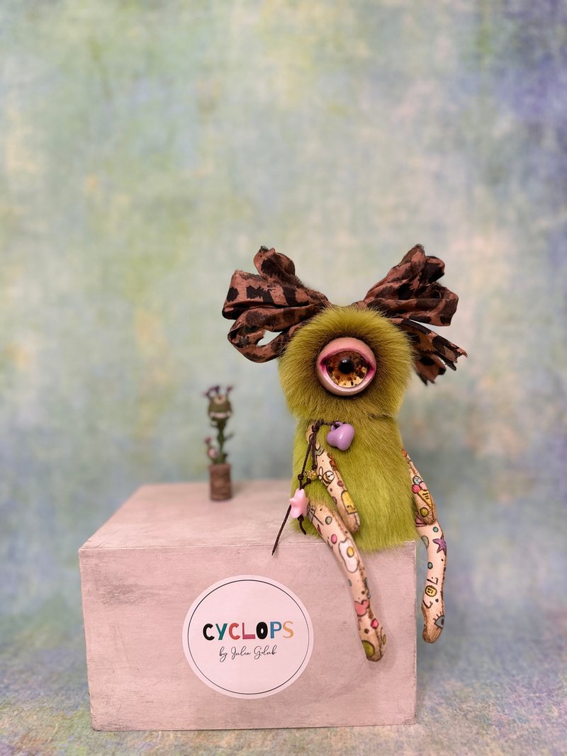 Green - yellow tattoo cyclop - girl; handmade _ READY TO SHIP! - 玩偶/公仔 - 其他材質 綠色