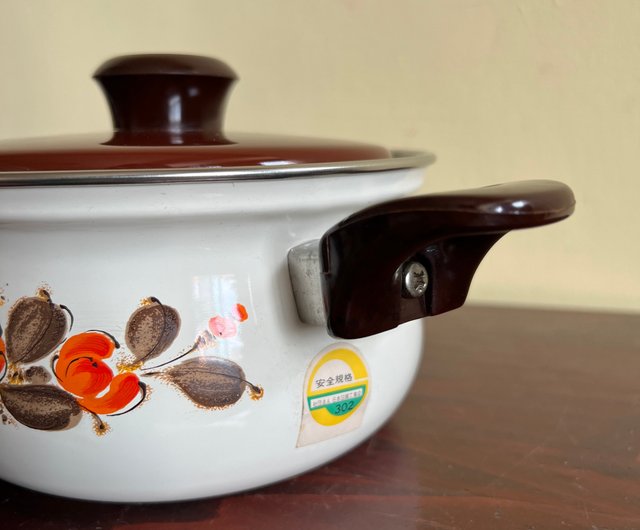 Vintage Enamel Cooking Pot with Lid, White with Orange Daisies, Floral  Pattern Cooking Pot, Mid Century Cookware, Retro Pots and Pan