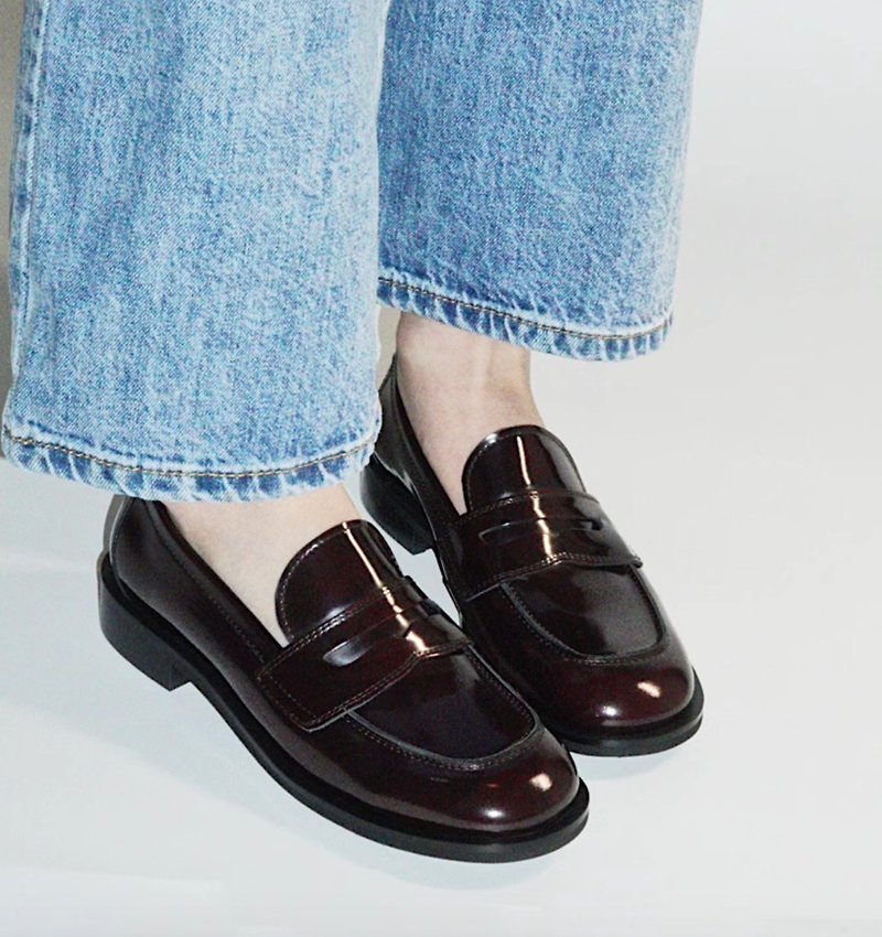 Handmade round toe polished cowhide flat loafers - รองเท้าอ็อกฟอร์ดผู้หญิง - หนังแท้ สีดำ