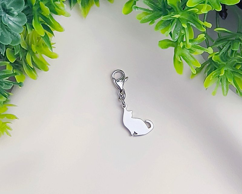 回頭的貓小吊飾- 貓咪剪影系列-抗敏醫療鋼 - 吊飾/掛飾 - 不鏽鋼 銀色