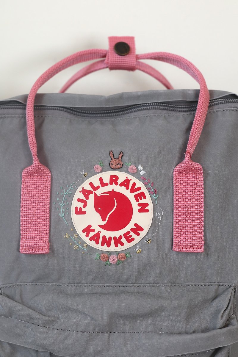 Rabbit Wreath////kanken Classic light gray pink handle bag - กระเป๋าเป้สะพายหลัง - เส้นใยสังเคราะห์ สีเทา