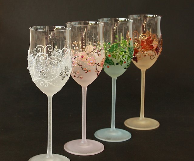 Gorgeous, New wine glass made with Swarovski Crystals. Weddings, brides,  bridal.