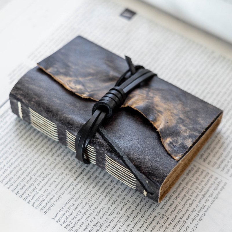 筆記本/手帳 真皮 Leather Journal, Vintage Bookbinding (Natural Edge / Rustic Black) - สมุดบันทึก/สมุดปฏิทิน - หนังแท้ 