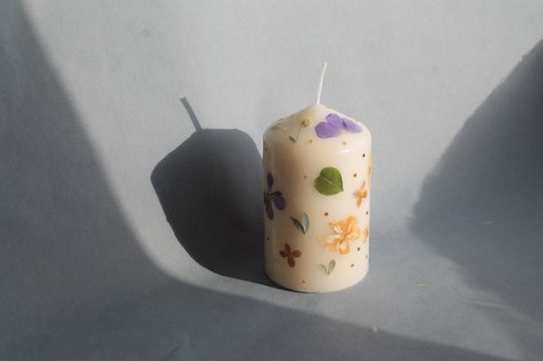 Zoë Gowen Creates Stunning Handmade Flower Candles