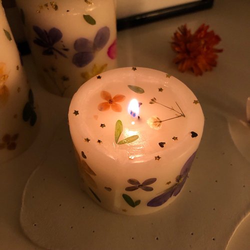 Zoë Gowen Creates Stunning Handmade Flower Candles