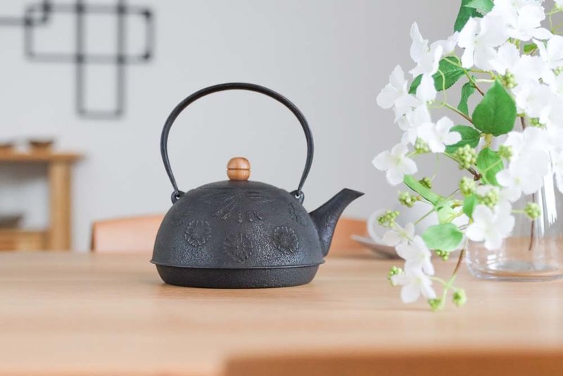 Kunzan Kobo Nambu Iron Teapot Haruka Sakura - Teapots & Teacups - Other Metals Black