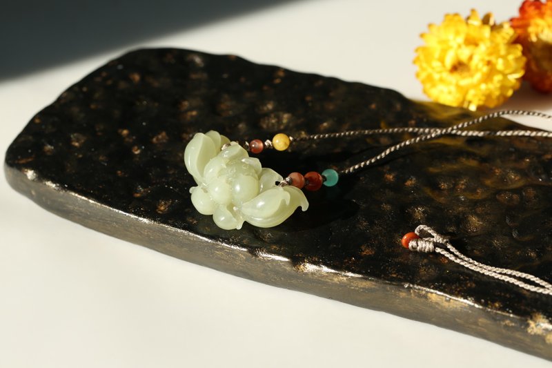 [Lotus] Hetian Jade Necklace/Out of the mud without being stained, clean and pure without being coquettish/Pendant/Jewelry/Gift - Necklaces - Jade Green