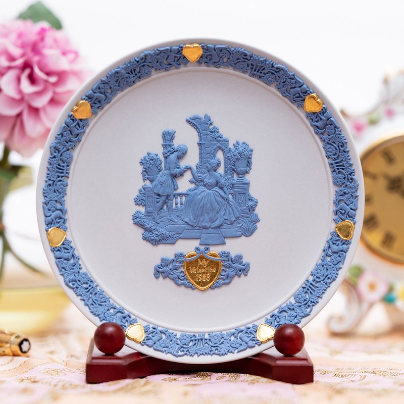 British made wedgwood relief jasper 1988 lover plate ceramic plate birthday wedding plate true love gold heart version - ของวางตกแต่ง - เครื่องลายคราม 