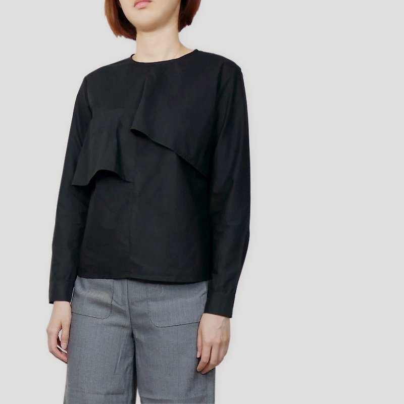 Black asymmetrical ruffle collar top - เสื้อเชิ้ตผู้หญิง - ผ้าฝ้าย/ผ้าลินิน สีดำ