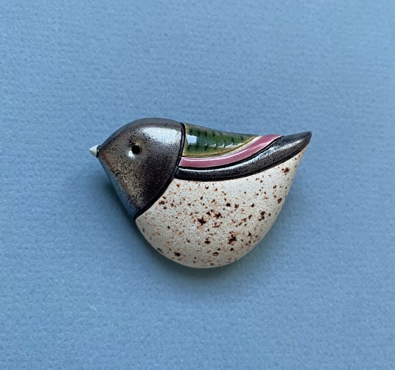 Bird Brooch. Ceramic Pin. Bird Jewelry - เข็มกลัด - ดินเผา สีนำ้ตาล