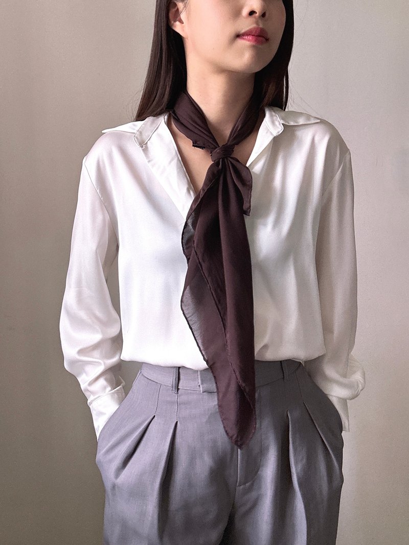 中古正規品 ヴァレクストラ ブラウン 100%シルク ネックスカーフ スクエア 地模様 イタリア製 ユニセックス - スカーフ - シルク・絹 ブラウン