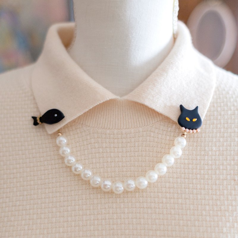 Collar Brooch / Black Cat and Fish Pearl Lapel Pin - Brooches - Clay Black