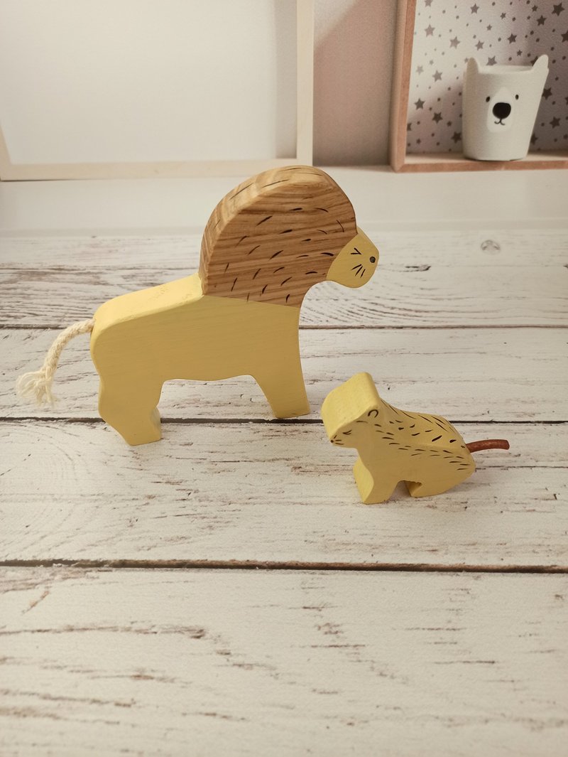 Wooden safari animals,figures lion and lion cu , Montessori baby toys, first toy - 寶寶/兒童玩具/玩偶 - 木頭 咖啡色