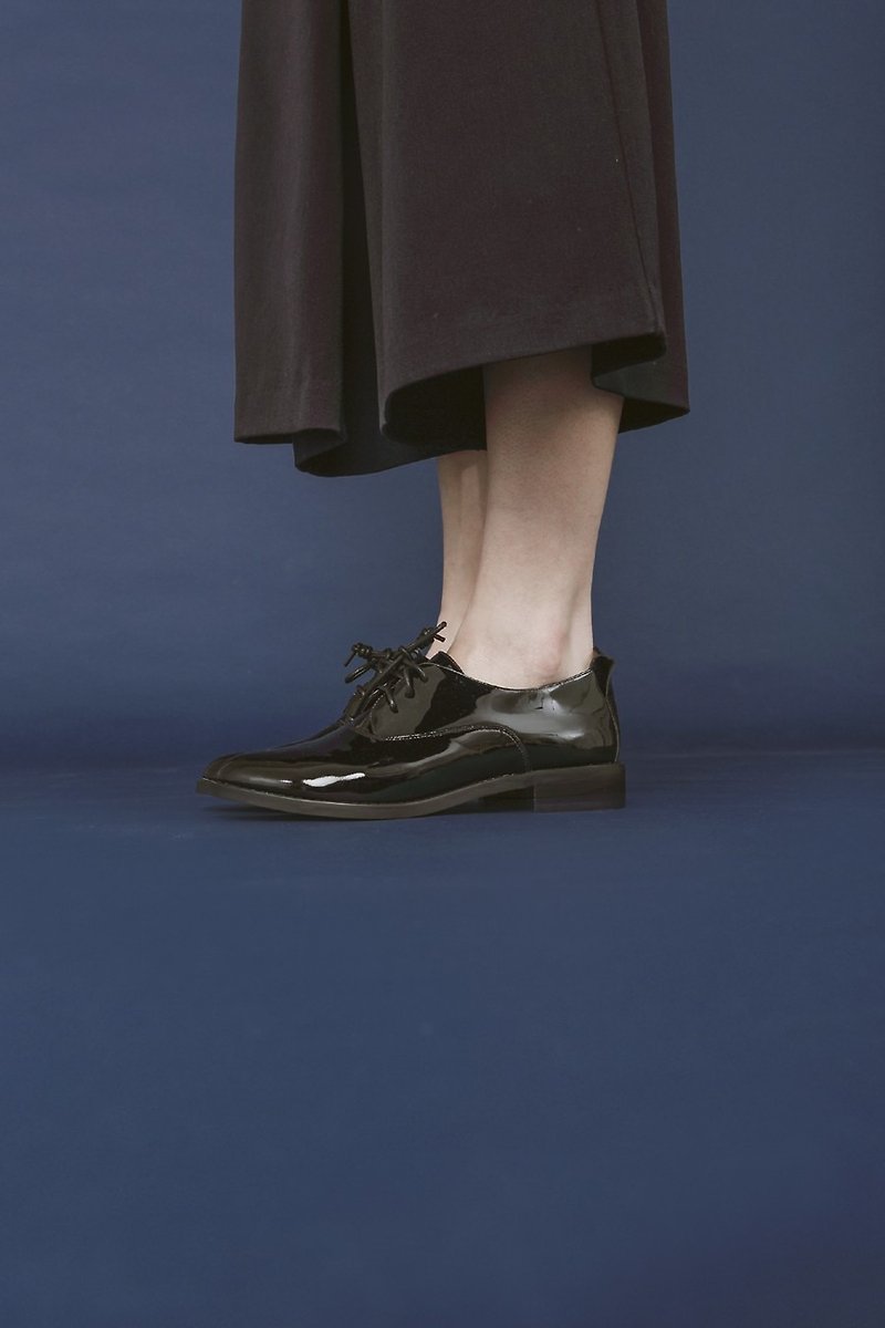 Mirror patent leather school strap oxford shoes leather black - รองเท้าอ็อกฟอร์ดผู้หญิง - หนังแท้ สีดำ