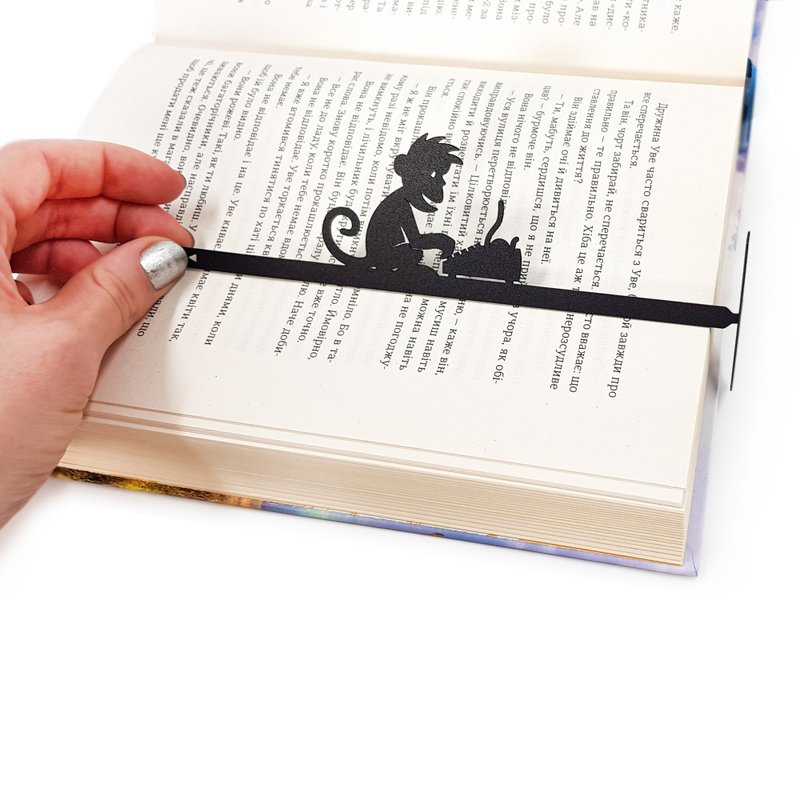 Novelty Bookmark Blogger | Small Bookish Gift for Book Loving Vloggers - ที่คั่นหนังสือ - โลหะ สีดำ