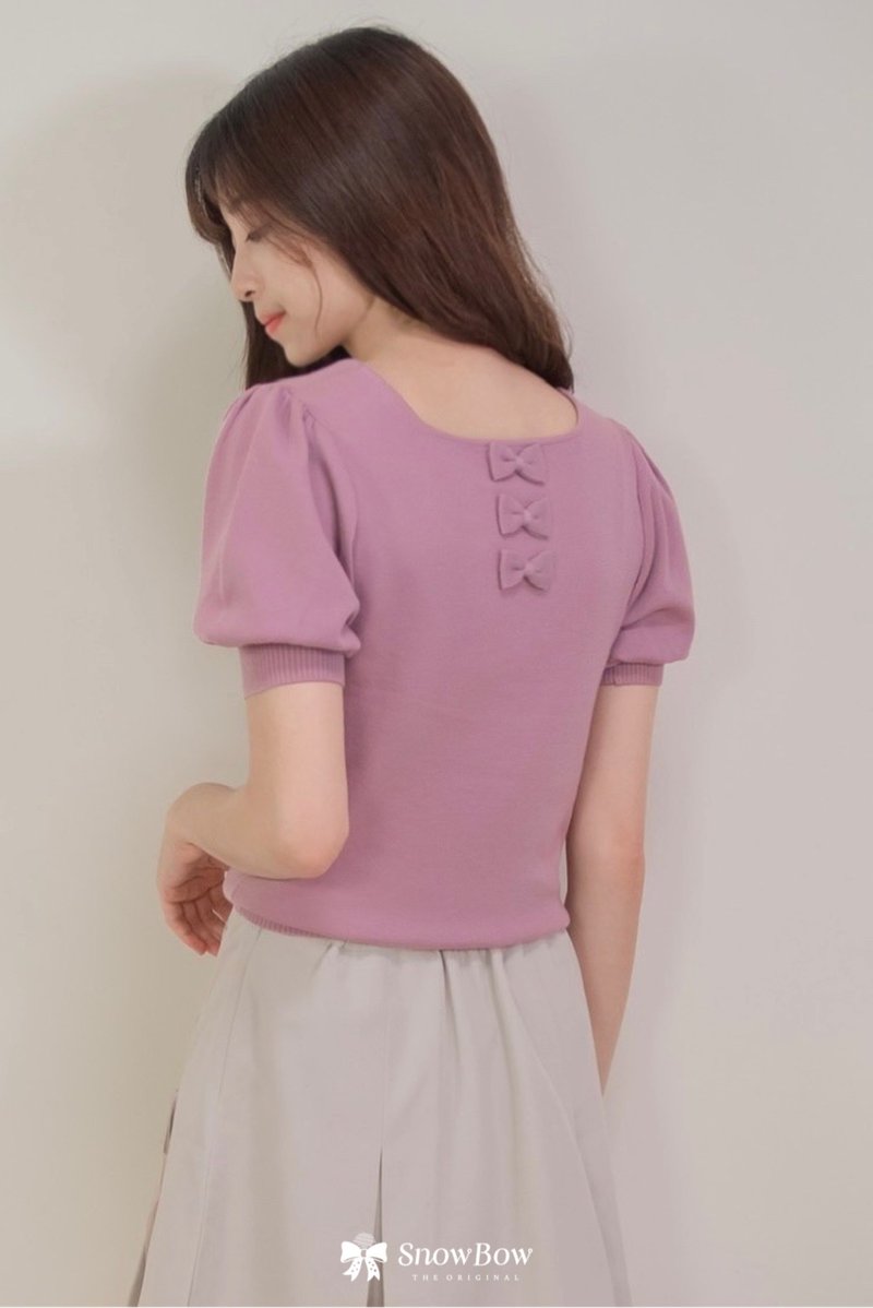 Slightly sweet square neck knitted sweater with small bow - สเวตเตอร์ผู้หญิง - เส้นใยสังเคราะห์ สึชมพู