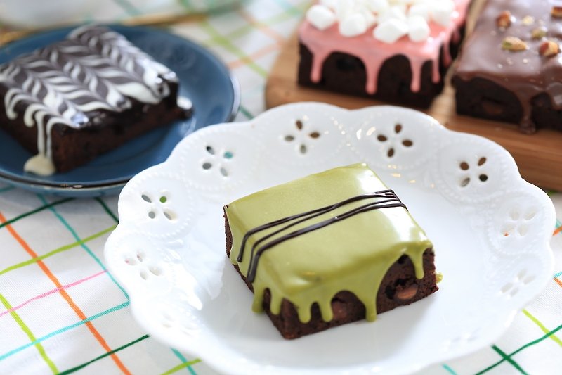 [Mr. Black Bear Chocolate Brownie] Uji Matcha Chocolate Brownie 6 Into - เค้กและของหวาน - อาหารสด สีเขียว