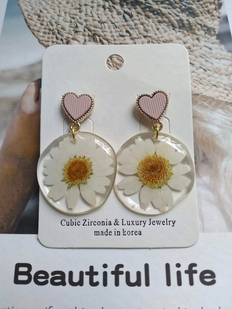Handmade jewelry, Flowers earrings, resin earrings, Floral jewelry - Earrings & Clip-ons - Other Materials White