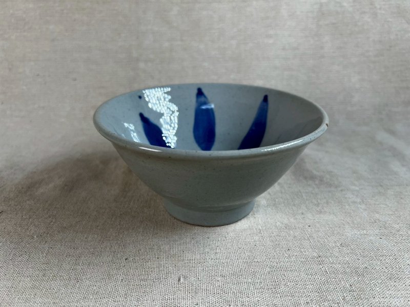 青花花紋陶碗-1 - 碗 - 陶 藍色
