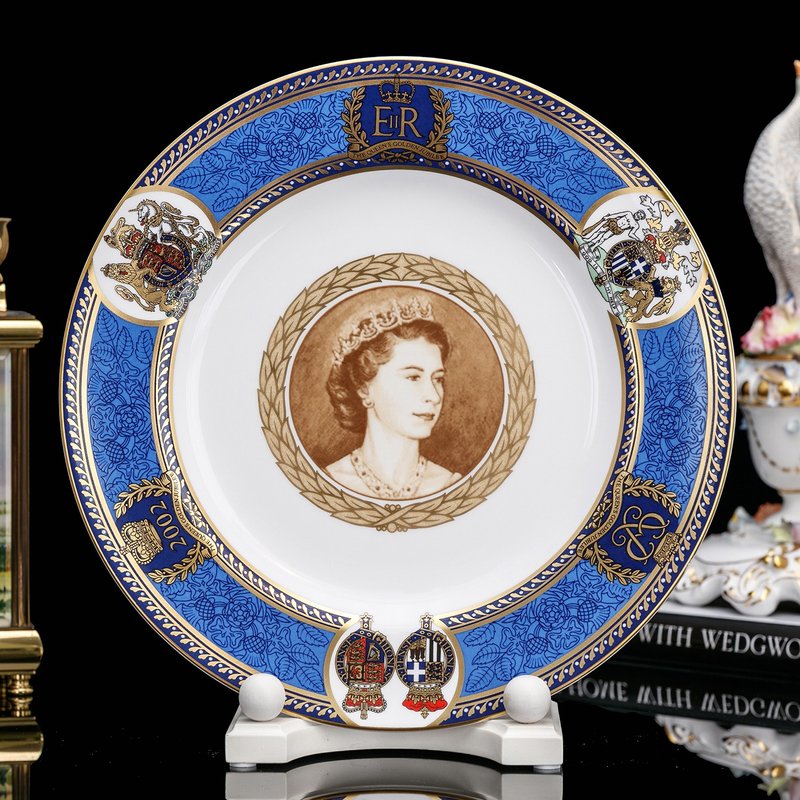 British-made Spode 2002 royal tribute to the Queen on her accession bone china decorative plate living room hanging plate - ตกแต่งผนัง - เครื่องลายคราม 