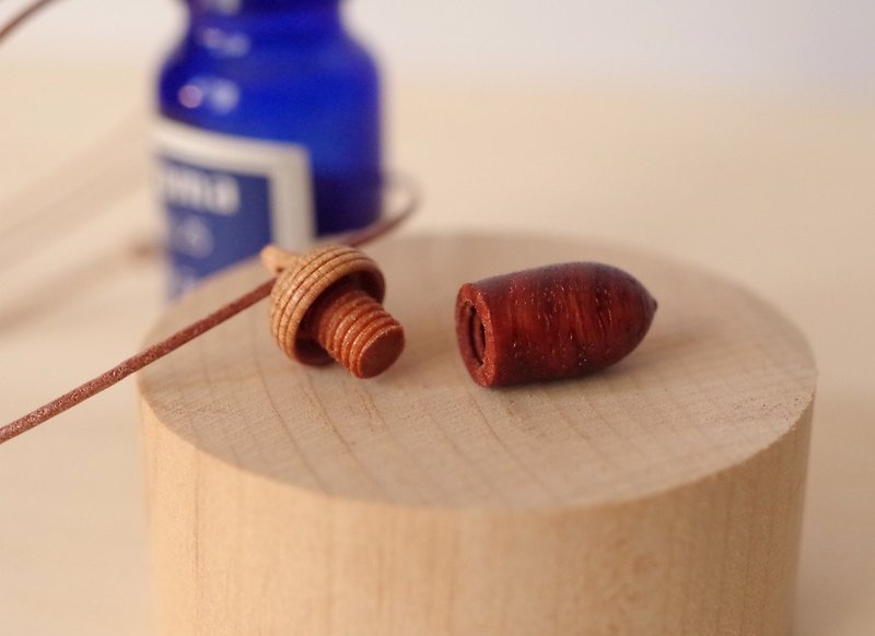 Aroma diffuser, Wood Carving Acorn  Pendant Padouk & Cherrywood - Necklaces - Wood Red