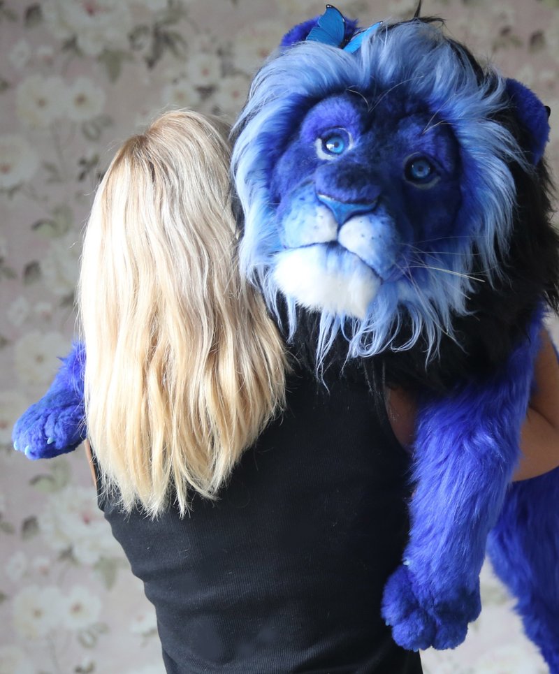 Lion realistic toy. OOAK toy. Poseable toy. stuffed animals - 公仔/玩偶 - 其他材質 藍色