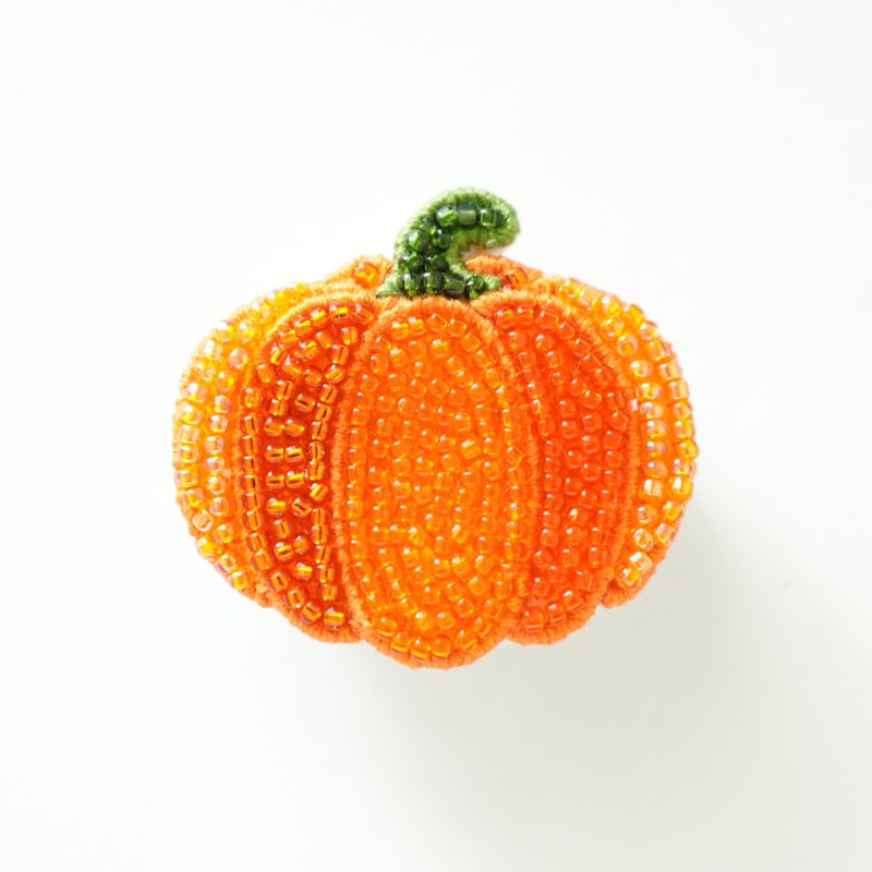 かぼちゃのブローチ　ビーズ刺繍　パンプキン　ハロウィン - 胸針 - 其他材質 橘色