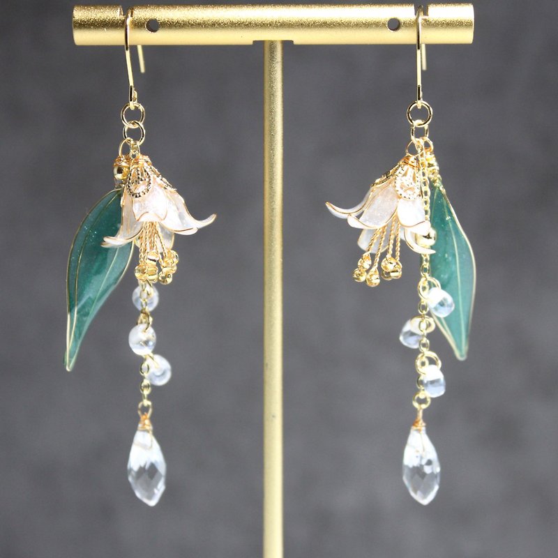 【Lily Flower Earrings】Dangle Earrings Copper Bronze Resin Earrings/ Clip-On - Earrings & Clip-ons - Resin White